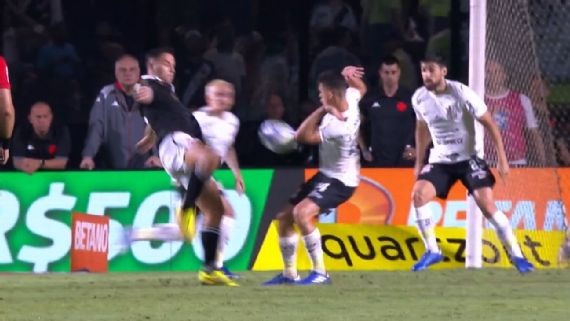 20231129-123046-2-lance-de-possivel-penati-de-moscardo-em-vasco-x-corinthians-pelo-brasileirao-foto-reproducao