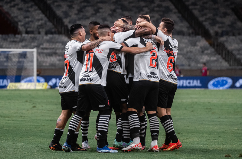 jogadores-comemoram-gol.png.800x0_q70_crop