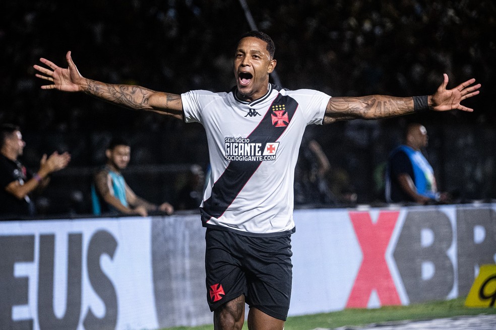 20240305-120145-1-david-do-vasco-comemora-gol-marcado-sobre-a-portuguesa---foto-leandro-amorimvasco