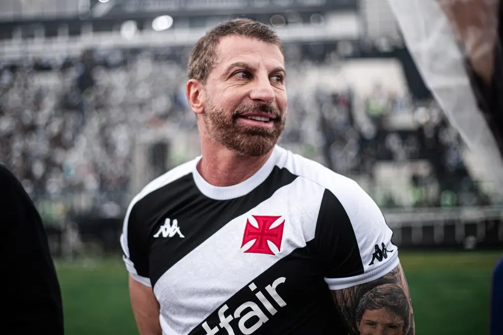 20240723 045218 1 pedrinho presidente do vasco lidera negociacao com a cap por busca de novo investidor para a saf foto leandro amorimvasco