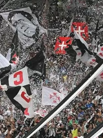 20241009-150451-1-vasco-e-torcida-organizam-recebimento-grandioso-para-o-jogo-da-volta-das-semifinais-da-copa-do-brasil---imagem-vascocombr