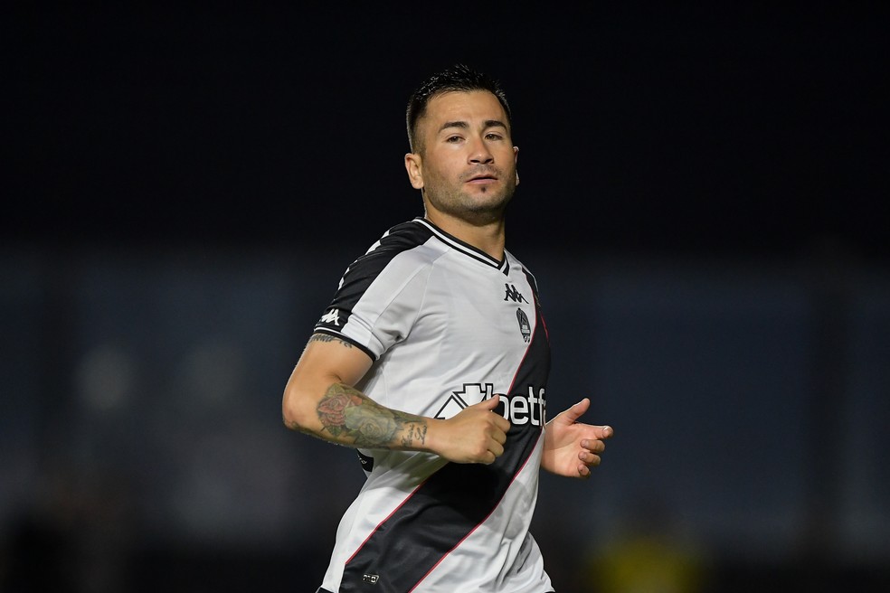 20250123-022011-1-20-jean-david-do-vasco-em-acao-no-brasileirao---foto-thiago-ribeiroagif
