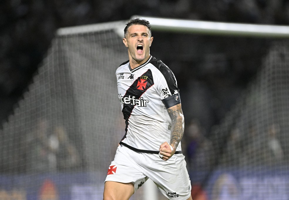 20250127-163448-1-7-vegetti-comemora-gol-do-vasco---foto-andre-durao