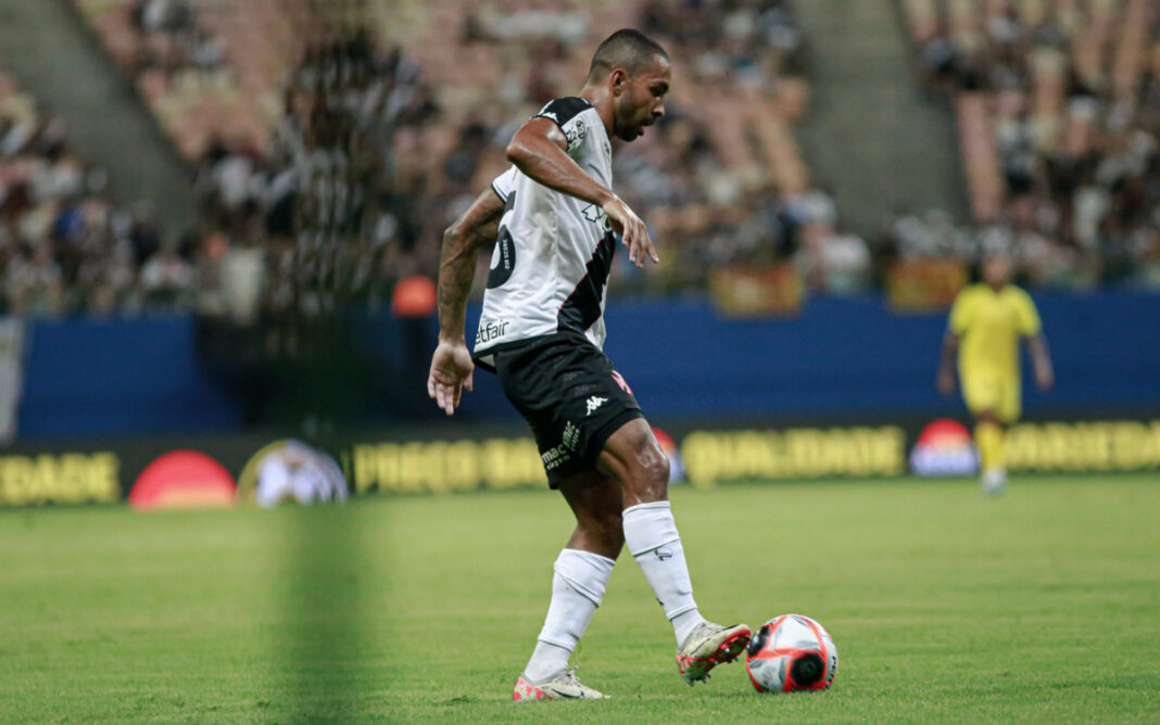 20250127-171013-1-paulo-henrique-se-ve-com-mais-liberdade-para-chegar-a-area-no-vasco-de-2025---foto-matheus-limavasco