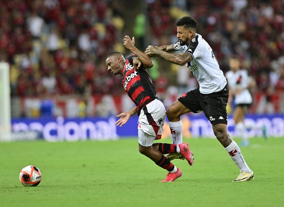 20250310-084015-1-6-de-la-cruz-e-paulinho-flamengo-x-vasco---foto-andre-durao--ge