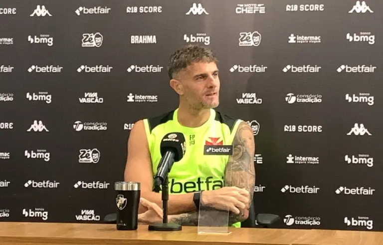 20250318 160657 1 3 vegetti em coletiva no ct do vasco foto tebaro schmidtge