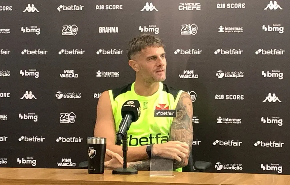 20250318 160657 1 3 vegetti em coletiva no ct do vasco foto tebaro schmidtge