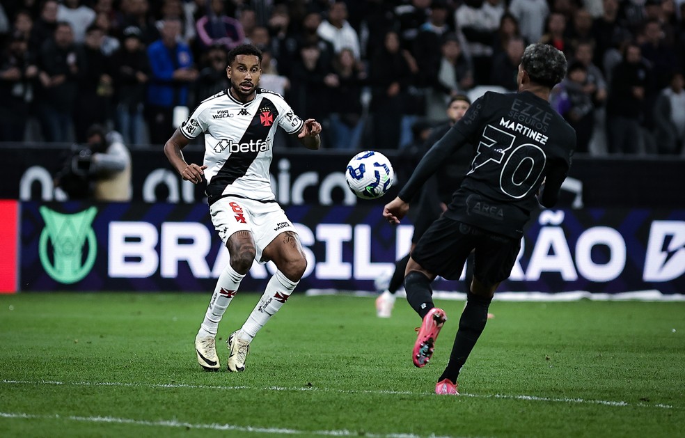 20250410-101026-1-5-vasco-corinthians-jair---foto-fabio-giannelliagif
