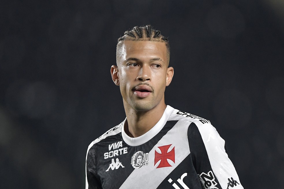 20250413-093109-1-14-joao-victor-vasco-x-sport---foto-thiago-ribeiroagif (1)