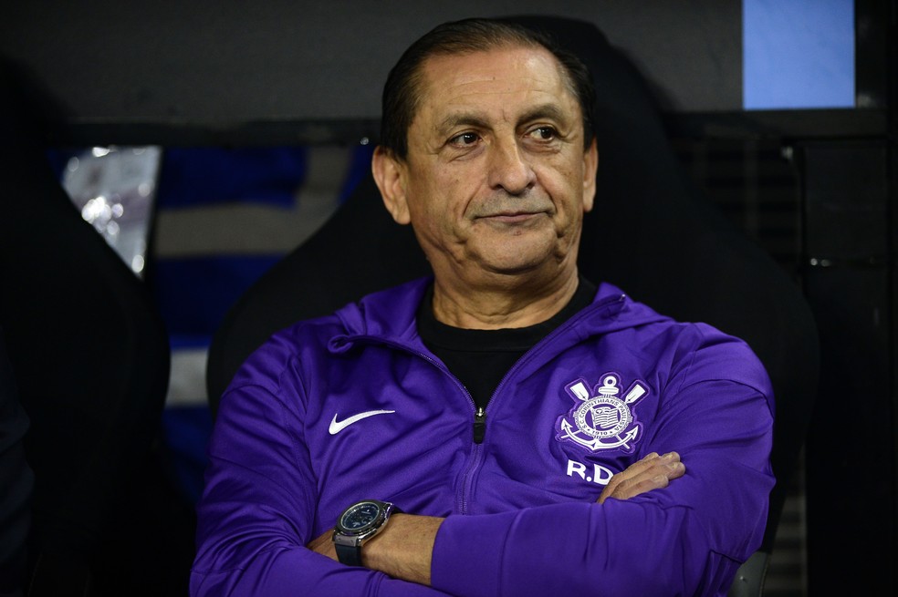 20250418-064441-1-8-ramon-diaz-do-corinthians-no-jogo-contra-o-barcelona---foto-marcos-ribolli