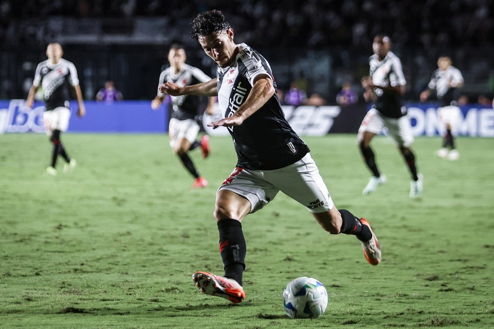 20250424-001231-1-5-nuno-moreira-em-acao-em-vasco-x-lanus---foto-dikran-sahagianvasco