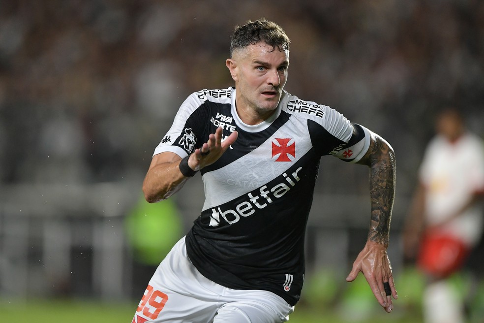 20250531-235225-1-5-vegetti-em-vasco-x-bragantino-pelo-brasileirao-2025---foto-thiago-ribeiroagif