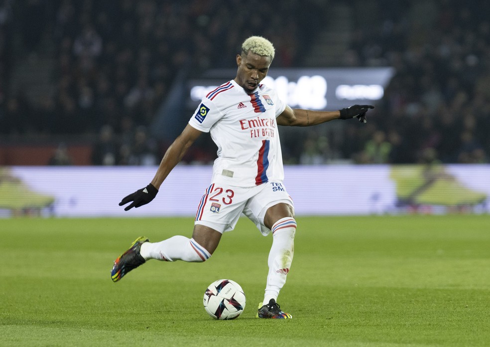 20250625-112525-1-11-thiago-mendes-em-acao-pelo-lyon---foto-tnani-badreddinedefodi-images-via-getty-images