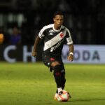 Tchê Tchê desperta interesse de clubes brasileiros, mas opta por permanecer no Vasco