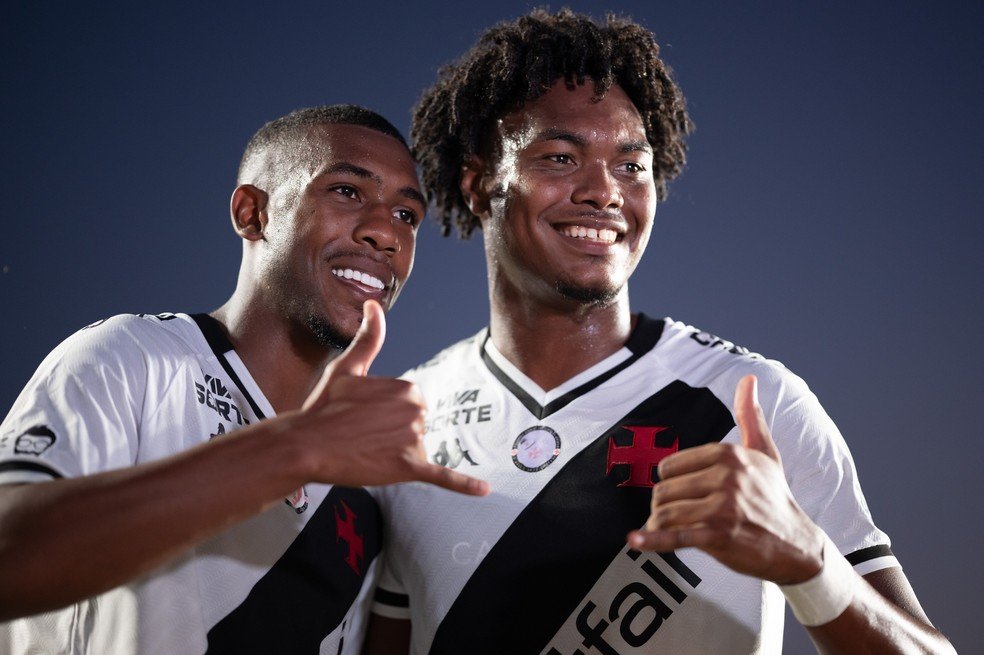 20251005-191224-1-5-rayan-e-gb-depois-de-vasco-4-x-3-vitoria---foto-jorge-rodriguesagif