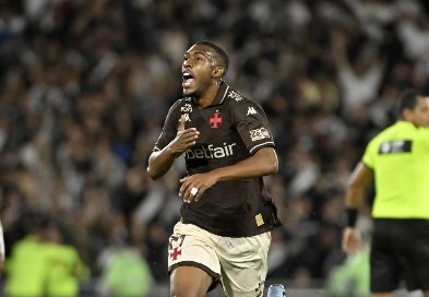 rayan-comemora-gol-sobre-o-fluminense-no-brasileirao---foto-andre-durao--ge