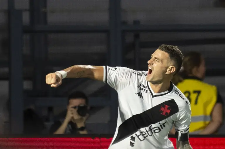 Vegetti marcou dois gols na vitoria do vasco contra o bragantino brasileirao 2025 foto anderson romao