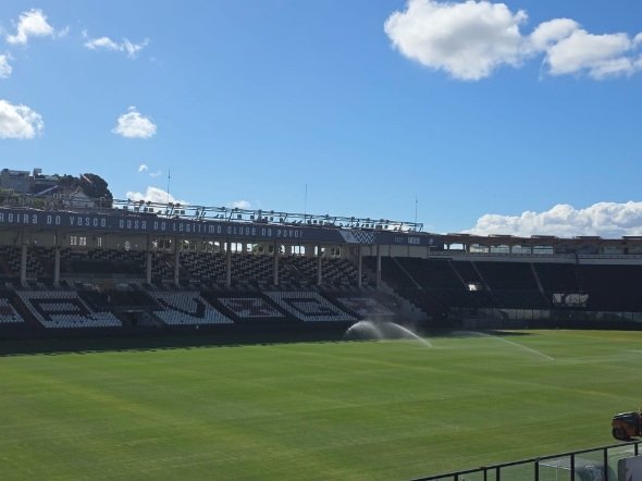 20251126-170654-1-6-veja-como-esta-o-gramado-de-sao-januario---foto-reproducao