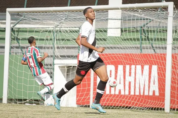 Rayan comemora gol do vasco sobre o fluminense na final da copa rio sub 17 em 2022 foto matheus lima crvg