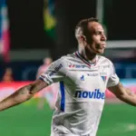 Vasco Monitora Situação de Breno Lopes e Estuda Investimento de Doze Milhões de Reais