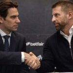 Os bastidores de São Januário seguem em ebulição com atualizações sobre o futuro administrativo e esportivo do clube