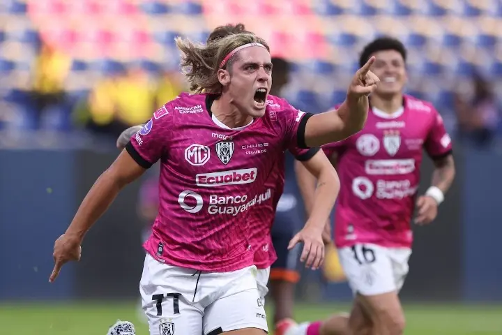 Spinelli desperta o interesse do vasco apos se sobressair em confronto direto na sul americana e por 2025 com vies goleador foto divulgacaoidv