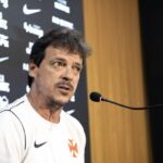 Bronca de Fernando Diniz em Nuno Moreira gera desconforto nos bastidores do Vasco