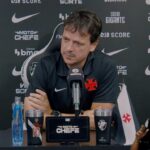 Fernando Diniz descarta pedido de demissão e coloca decisão sobre futuro nas mãos da diretoria