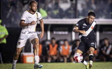 Johan Rojas ganha elogios de Diniz e reverencia Philippe Coutinho