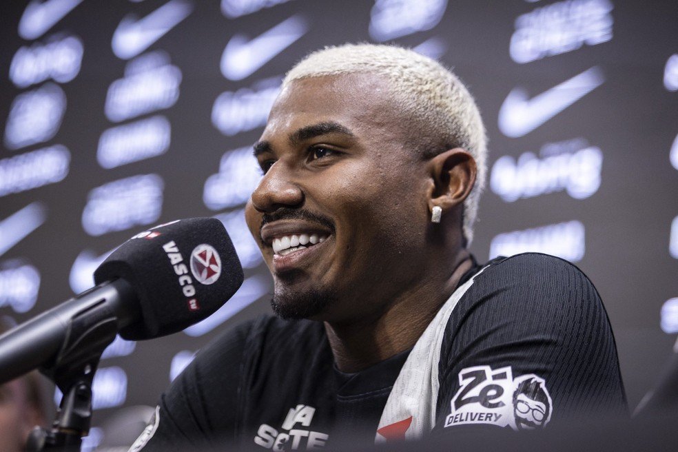 cuiabano-e-apresentado-no-vasco---foto-matheus-limavasco