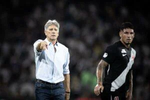 Renato Gaúcho orientou jogadores do Vasco na vitória de 3 x 2 contra o Fluminense