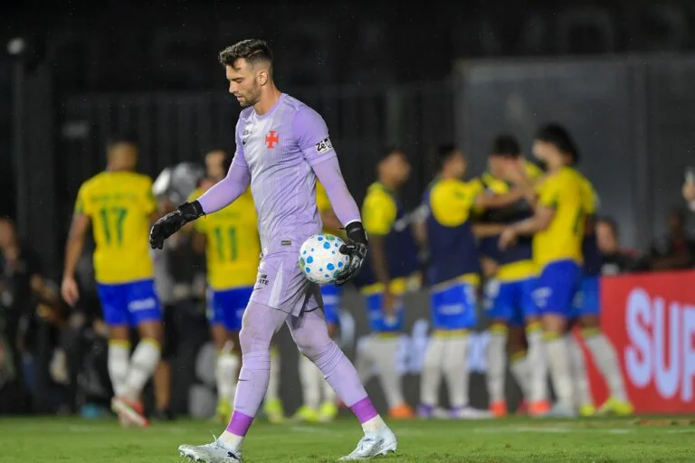 leo jardim lamenta gol sofrido pelo vasco contra o palmeiras foto thiago ribeiroagif