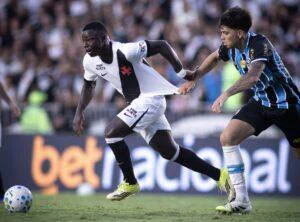 marino hinestroza em acao em vasco x gremio foto matheus limavasco