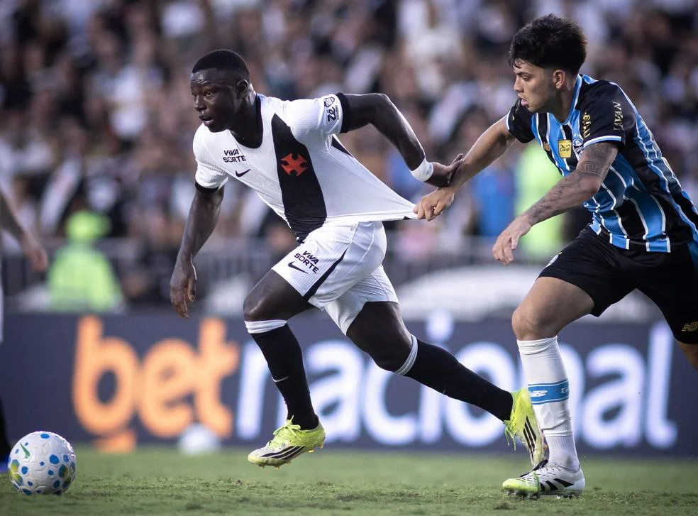 marino hinestroza em acao em vasco x gremio foto matheus limavasco