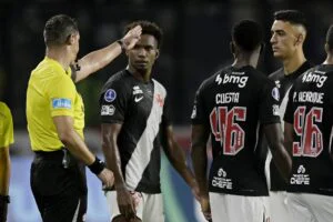 thiago mendes em vasco x audax italiano