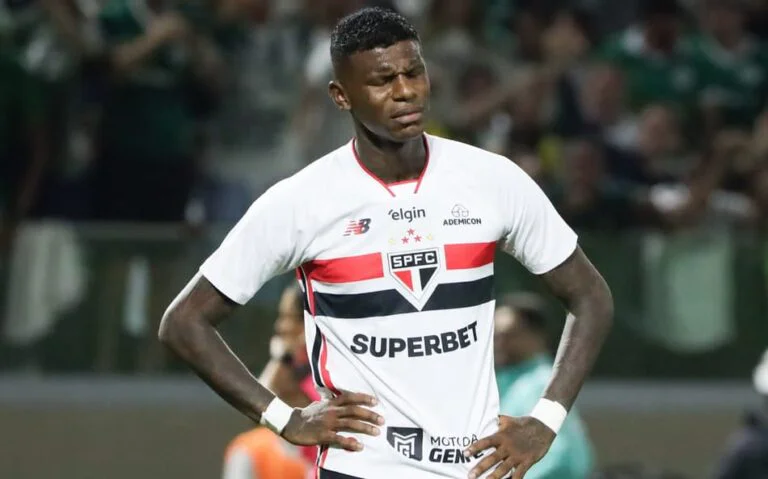 Arboleda vestindo a camisaxdo são paulo