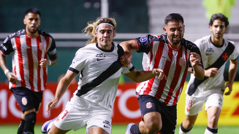 Spinelli com a camisa do Vasco