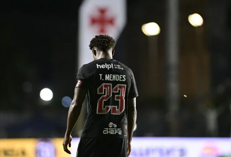 thiago mendes em acao pelo vasco