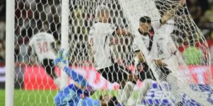 Análise: Entrega e estratégia superam abismo financeiro em empate heroico do Vasco no Maracanã