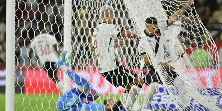 Análise: Entrega e estratégia superam abismo financeiro em empate heroico do Vasco no Maracanã