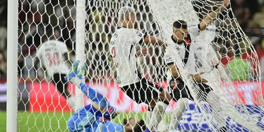 Análise: Entrega e estratégia superam abismo financeiro em empate heroico do Vasco no Maracanã