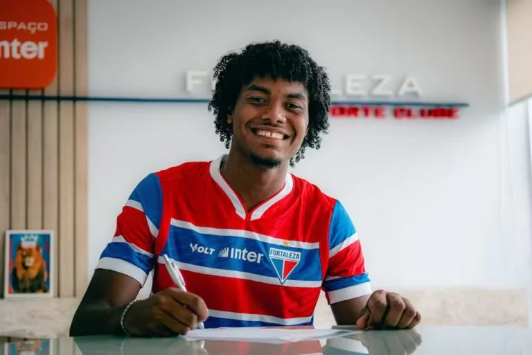 GB com a camisa do Fortaleza
