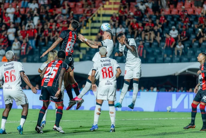 Vitória x Vasco — Foto: Márcio José/AGIF