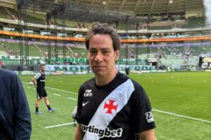 marcos lamacchia com a camisa do vasco em palmeiras x vasco pelo campeonato brasileiro