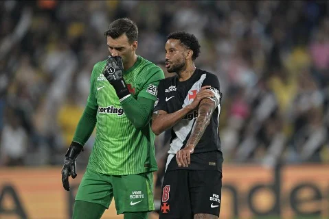 Léo Jardim e Jair em Vasco x Fluminense