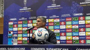 pedro emanuel tecnico do vasco em entrevista coletiva