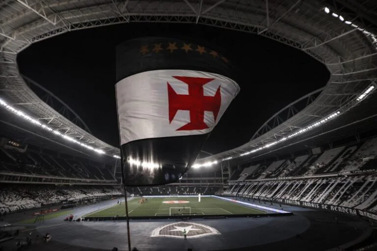 estadio nilton santos antes do confronto entre vasco e botafogo pela copa do brasil